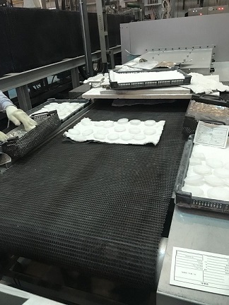 金屬輸送帶在鏡片行業(yè)的使用過(guò)程