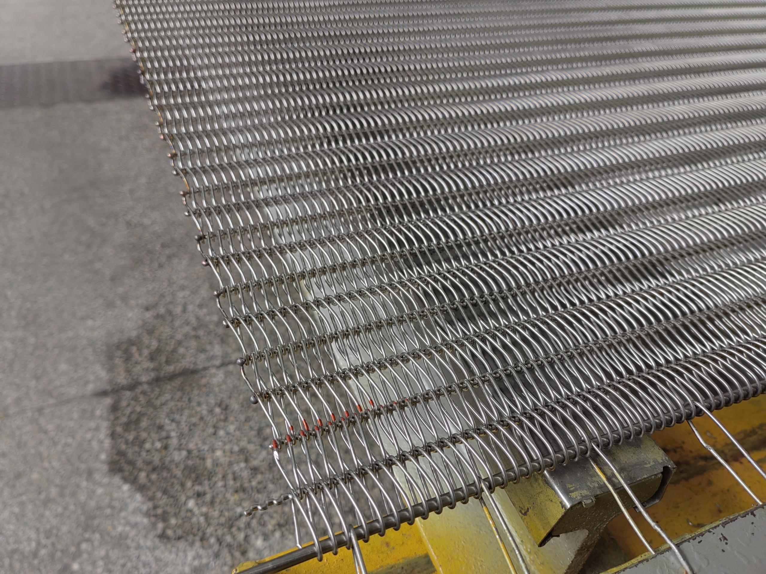 【5mm螺距金屬網帶】小食品輸送使用案例