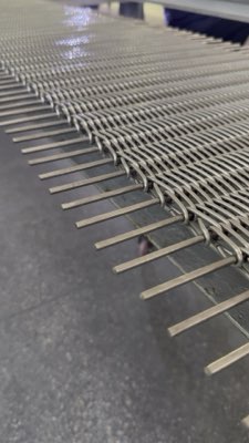  燒結(jié)爐網(wǎng)帶入爐后變形，是什么原因